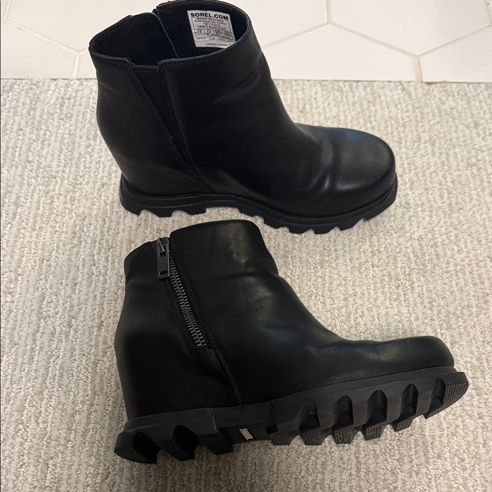 Sorel Black Ankle Booties with Chunky Sole
